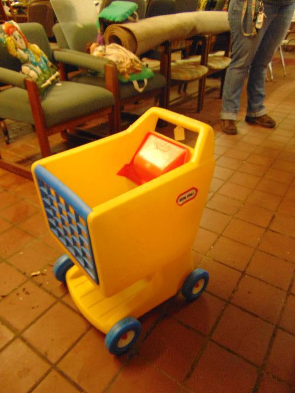 lot 8175 image: Little Tikes Shopping Cart