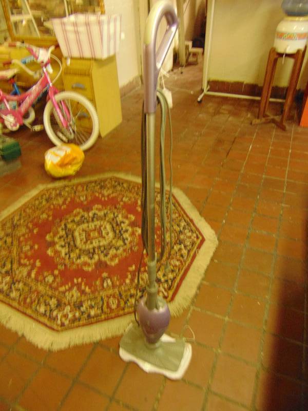 lot 8208 image: Shark Steam Mop