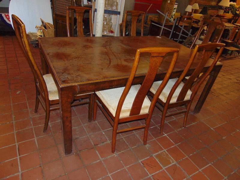 lot 8209 image: Heritage Wooden Table 72 x 41-12 x 29 with (6) chairs and additional leaves 22 W