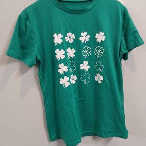 lot 10020 image: ladies Lucky green four leaf clover t shirt size LARGE