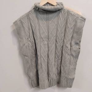 lot 10024 image: turtle Neck Sweater Vest Grey no tag looks like Mens medium or womans xl