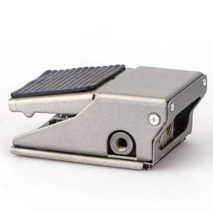 lot 11222 image: Pneumatic Foot Pedal Valve 3 Way 2 Position Foot Operated FV-320 14NPT Rubber Nonslip Pressure Control