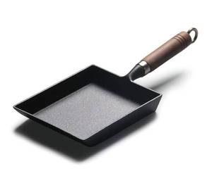 lot 11875 image: Rong Tian X Tamagoyaki Japanese Omelette Pre-Seasoned Mini Skillets Wooden Handle 97 Inch