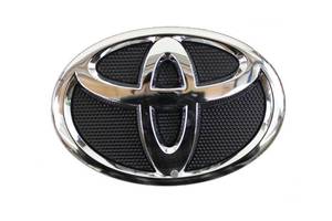 lot 13002 image: TOYOTA Genuine Accessories 75311-06100 Grille Emblem - Retail $77.69