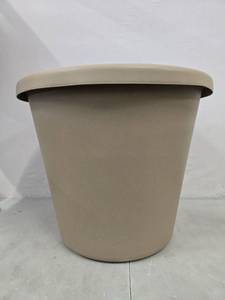 lot 42300 image: Myers Industries Inc AKRLIA24000A34 Akro 24 in. Classic Pot Sandstone Retail $53