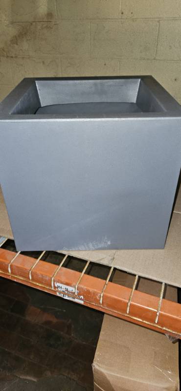 lot 55291 image: ED PLANTER PLASTIC 14 X 16 GRAY UPC 7503032220284