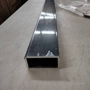 lot 59259 image: Econoco RE2-SC Display Hangrail, Rectangular Tubing black