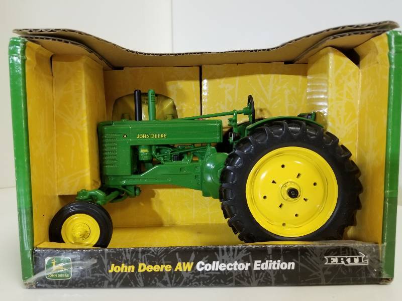 lot 5004 image: Ertl John Deere A Tractor Collector Edition, wide Front, 116 scale, #15070A, NIB