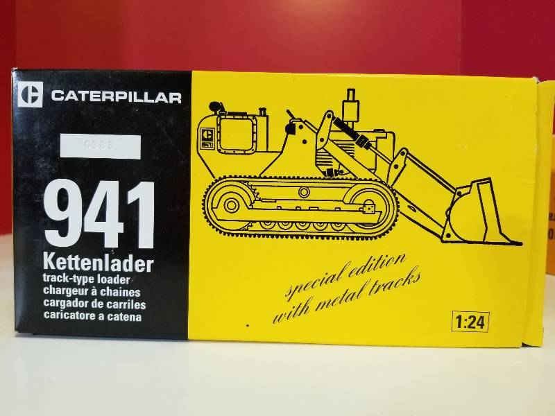 lot 5041 image: Catepillar Special Edition 941 Kettenlader Track-Type Loader wmetal -tracks,  124 scale, NIB