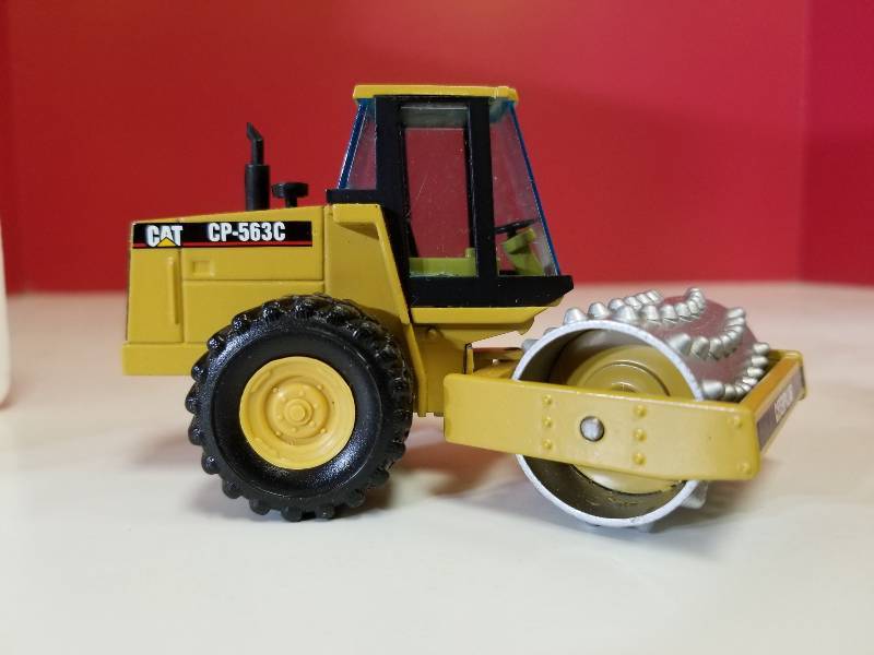 lot 5053 image: Caterpillar CP-563C Vibratory Soil Compactor, 150 scale, #0098, NIB