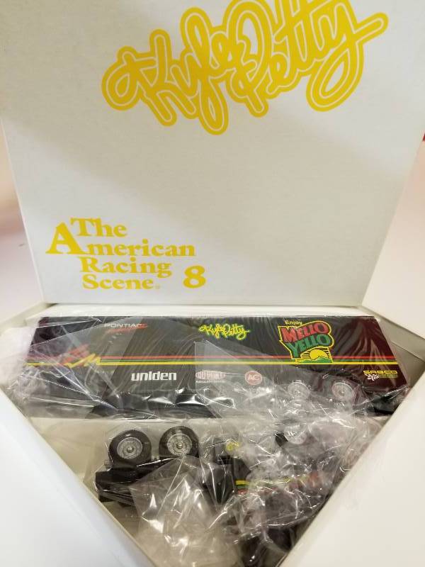 lot 5058 image: Winross Kyle Petty American Racing Scene #8  Mello Yello Semi, 164, NIB