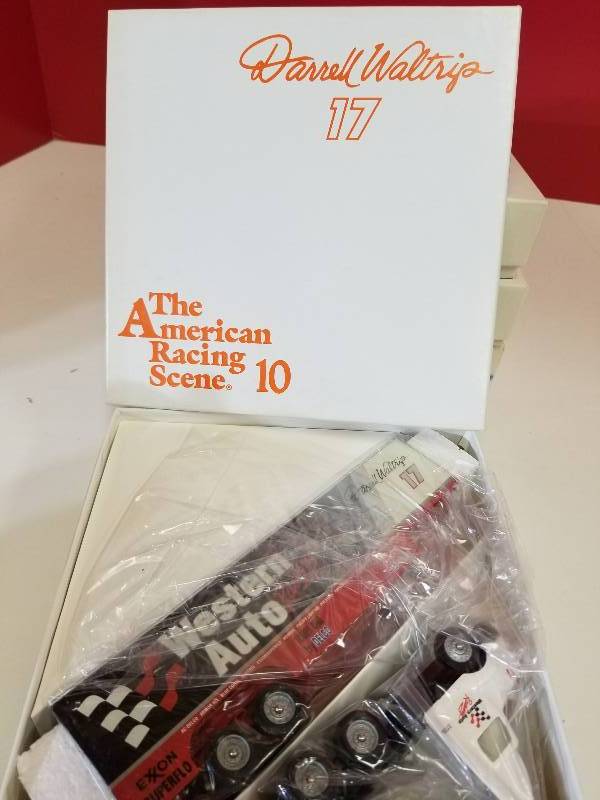 lot 5059 image: Winross Darrell Waltrip American Racing Scene #10  Western Auto Semi, 164, NIB