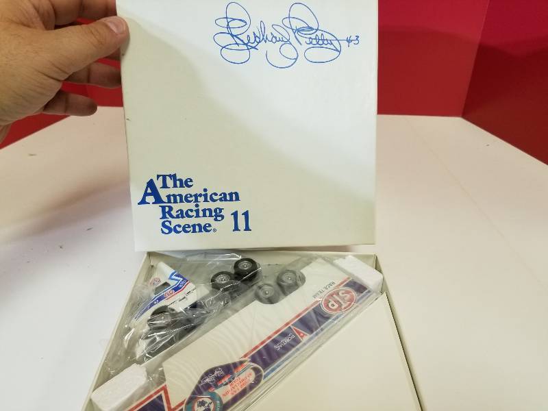lot 5060 image: Winross Richard Petty American Racing Scene #11  STP Semi, 164, NIB