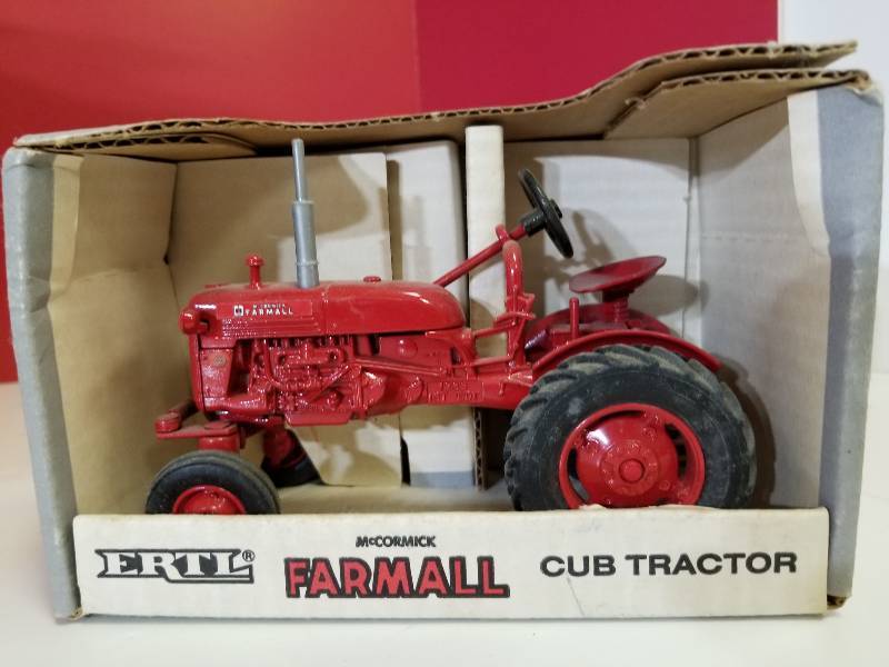 lot 5067 image: Ertl Farmall Cub Tractor, wide front end, 116 scale, #689, NIB