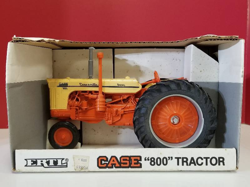 lot 5085 image: Ertl Case 800 Diesel Tractor, 116 scale, #693, NIB