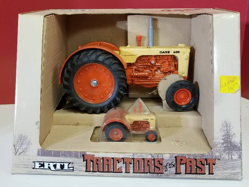 lot 5086 image: Ertl Tractor of the Past Case 600 Tractors, 116 & 164 scale, #213, NIB but dusty