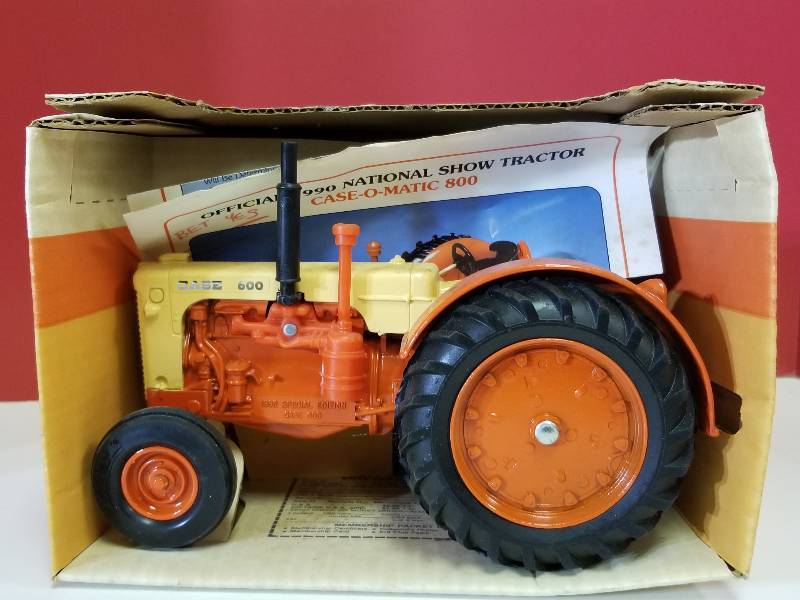 lot 5087 image: Ertl Case 600 Tractor, 116 scale, # 289, NIB