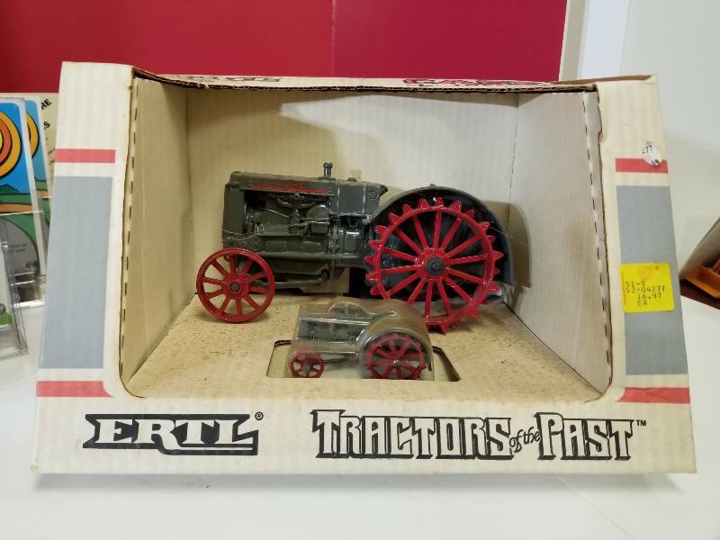 lot 5100 image: Ertl Case L Tractor, Tractor of the Past, 116 & 164 scale, # 218, NIB but dusty