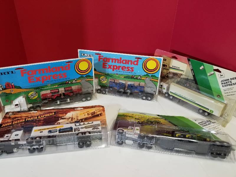 lot 5101 image: Ertl 5 each Semi, 164, John Deere w2 T, JD Parts Express, Ford w2 T, JD Parts Express, Case IH w2 T (Number 553055358585714607) NIB