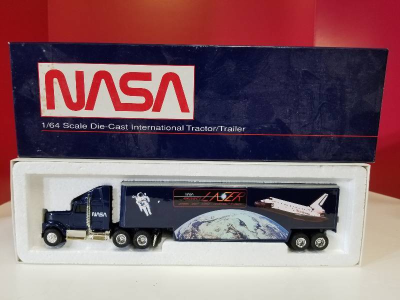 lot 5105 image: Ertl  NASA Semi, 164 scale, #9139UO, NIB