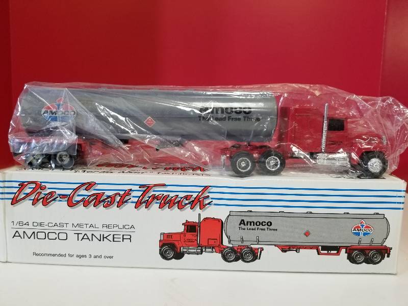 lot 5121 image: ERTL Amaco Tanker, 164 scale, #9733, NIB