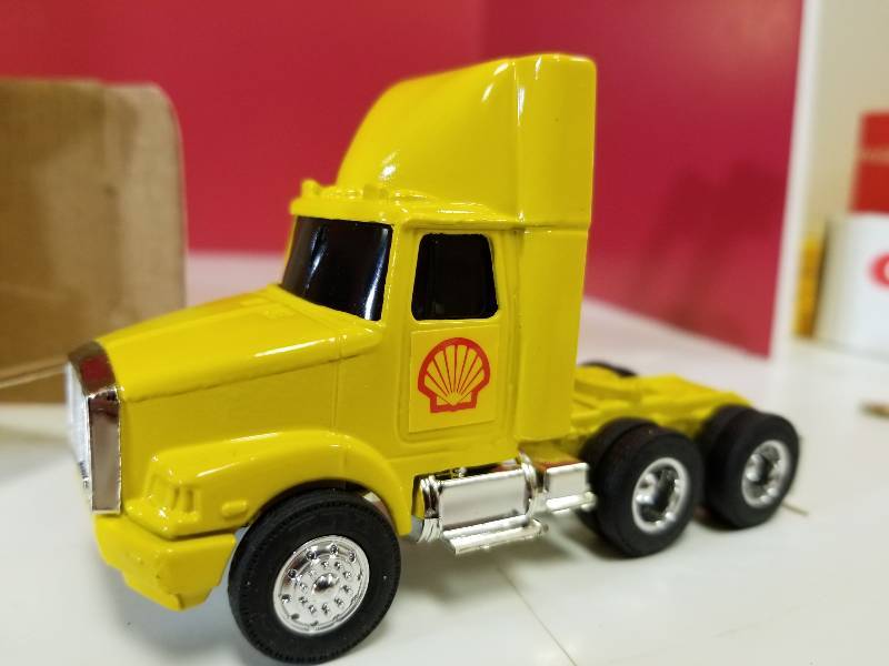 lot 5125 image: ERTL WhiteGMC SERO Conventional WTrailer, SHELL,164 scale, #2868, NIB