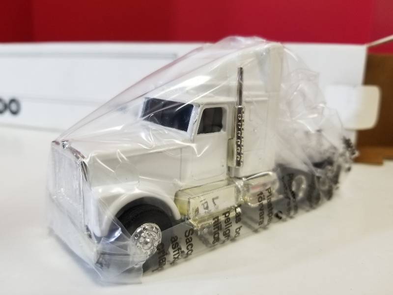 lot 5126 image: ERTL International Cab WTrailer, Heartland Park Topeka, 1992,  164 scale, #2931, NIB