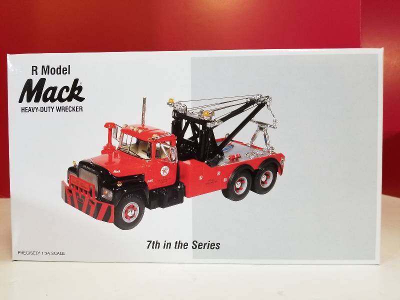 lot 5135 image: First Gear R Model Mack Heavy Duty Wrecker, 164 scale, #19-2782, new in shipping box &  NIB