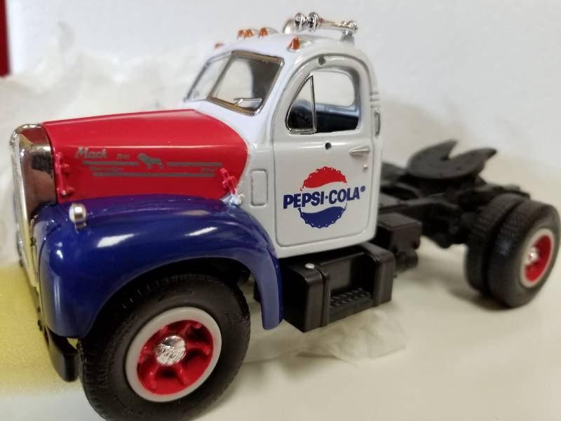 lot 5137 image: First Gear Precision Collectable 1960 Mode3l B-61 Mack, semi, #19-1514,  134 scale, new in shipping box & NIB
