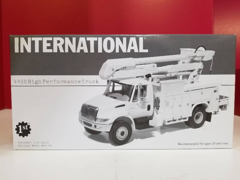 lot 5138 image: First Gear International 4400 High Performance Bucket Lineman Truck, #19-2827, 134 scale, new in shipping box & NIB