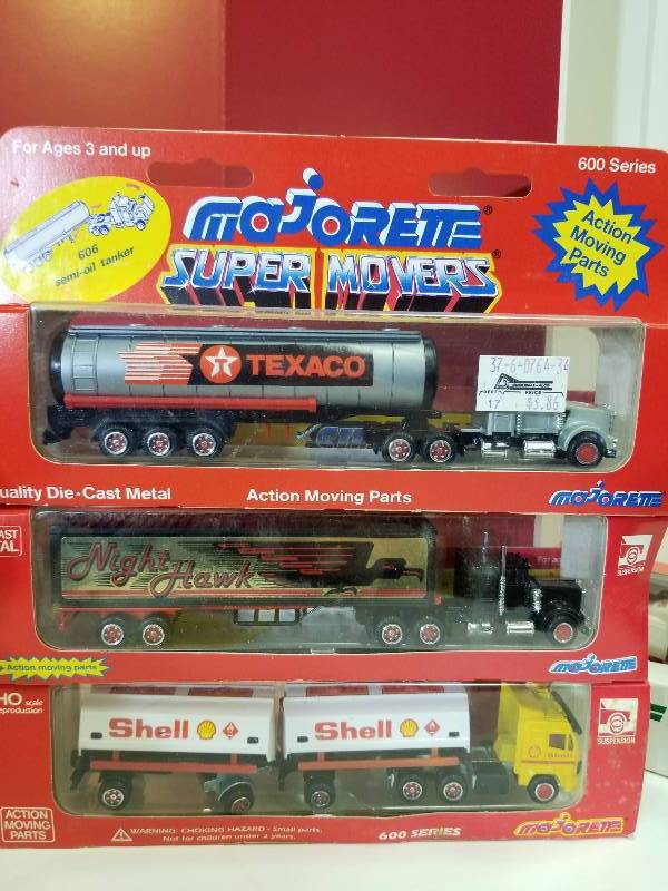 lot 5143 image: Majorete 3 items, Texaco SemiShell SemiNight Hawk Semi HO Scale, NIB
