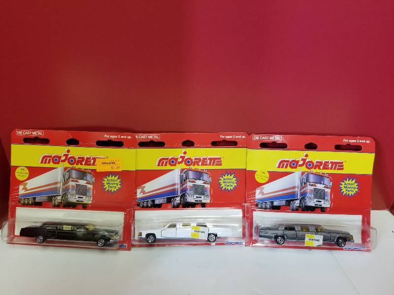 lot 5146 image: Majorete 3 items, 3 Cadillac Strech Lemos, (BlackWhiteGray), HO Scale, NIB