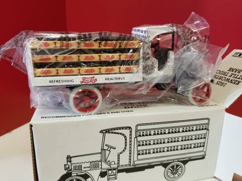 lot 5151 image: ERTL 1925 Kenworth Bottle Truck Bank (Pepsi), 134 scale, #B986, NIB