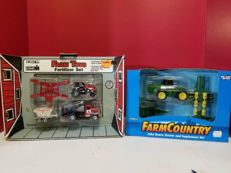 lot 5162 image: ERTL, 1 lot 2 items, JD Tractor & Implement Set (#5805), Farm Toys Fertilizer Set (#628) 164 scale, NIB