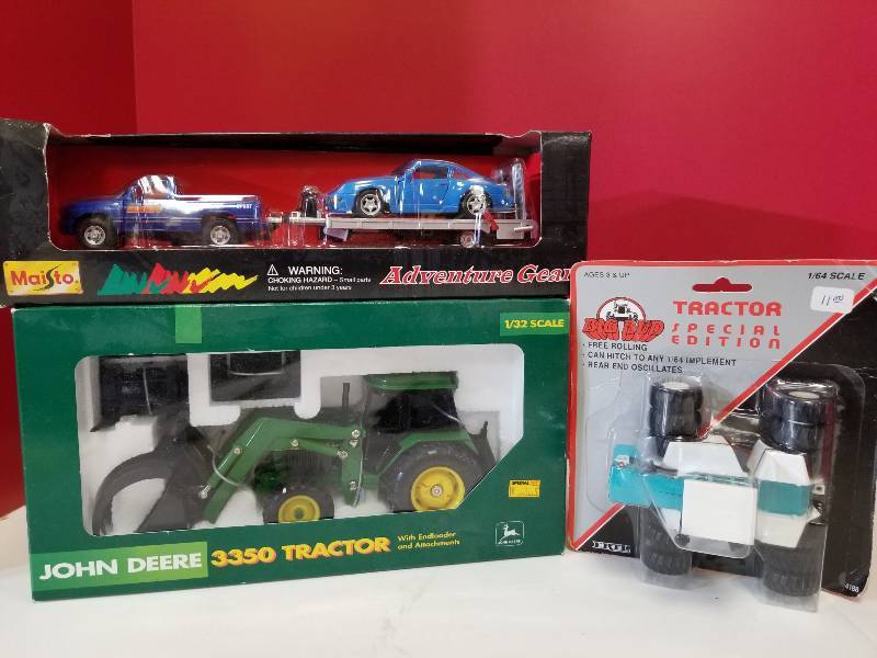 lot 5164 image: Maisto Adventure Gear, racing Sprot Truck wCar Trailer and Porsch Car, 164 scale, # 21064, NIB