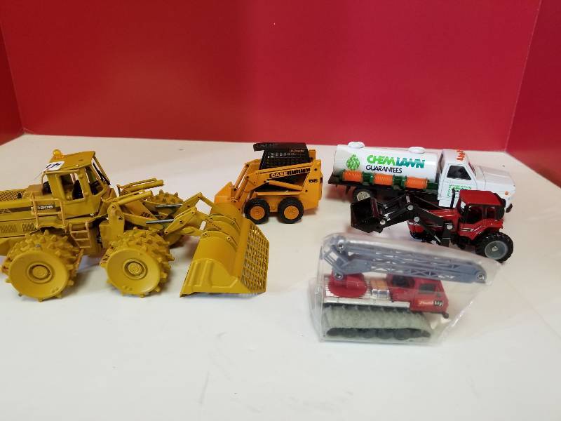 lot 5165 image: 1 lot, 5 items, Fiatalls loaderCase uni-loader, Chemlawn TruckCase end loaderBucket tractor, Loose, See PIX