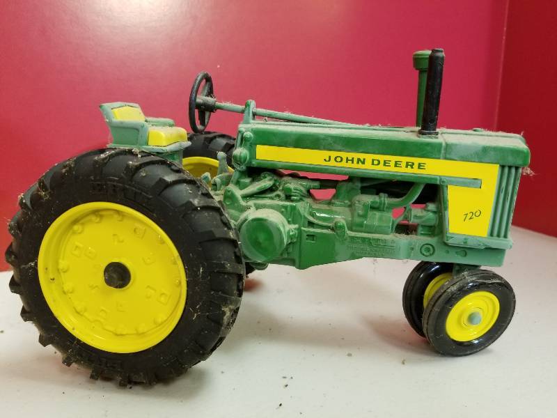 lot 5179 image: ERTL John Deere 720 Tractor, narrow front, 116 scale, No box and dusty