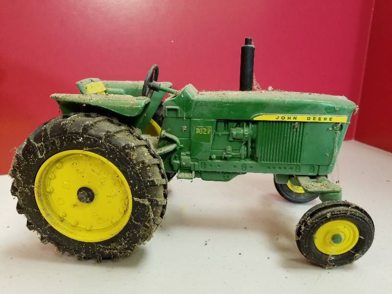 lot 5182 image: ERTL John Deere 3020 Tractor, wide front, 116 scale, No box and dusty