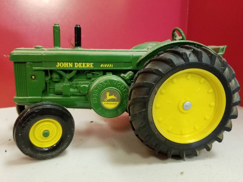 lot 5190 image: ERTL John Deere R Diesel Tractor, wide front, 116 scale, No box and dusty