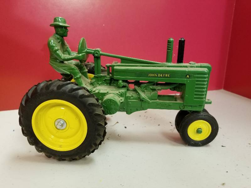 lot 5192 image: ERTL John Deere Model A Tractor with Farmer on seat, narrow front, 116 scale, No box and dusty