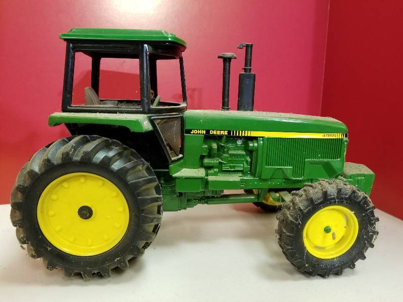 lot 5194 image: ERTL John Deere 4955 AWA Tractor, 116 scale, No box and dusty