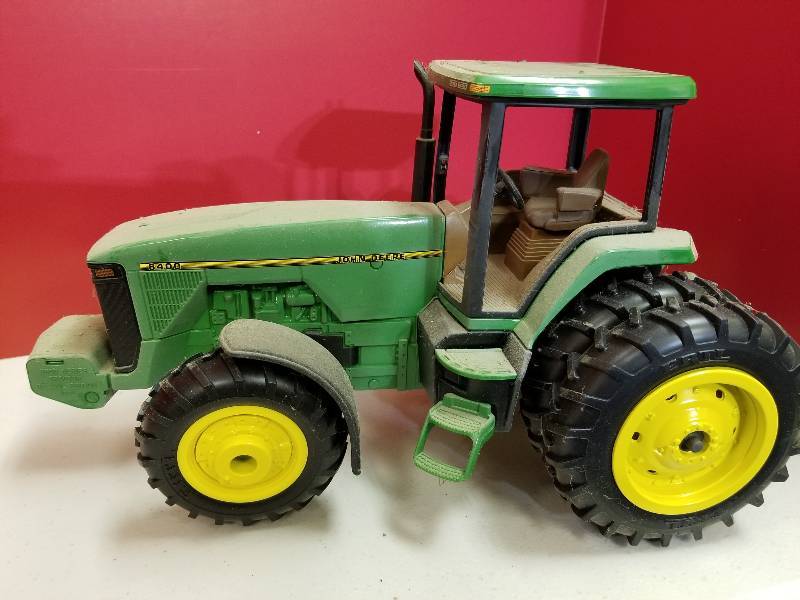 lot 5196 image: ERTL John Deere 8400 AWA Tractor, Duals, wide front end wfinders, front end weights, 116 scale, no box and dusty