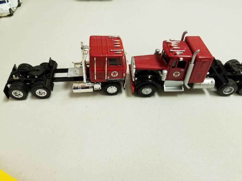 lot 5201 image: 1 lot, 2 items, Texaco International Semi TractorTexaco Kenworth Semi Tractor, both duels, 164scale, no box and clean