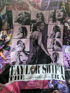 lot 1930 image: Taylor Swift Blanket