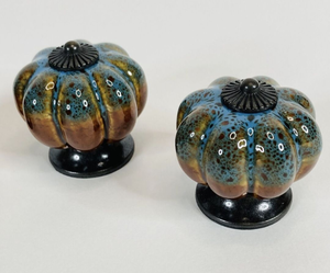lot 1952 image: Ceramic Knobs - 6 ct
