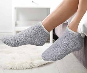 lot 1965 image: Aloe Socks