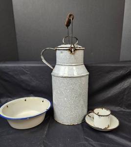 lot 102 image: Vintage Enamelware