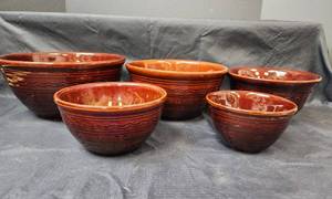 lot 107 image: Vintage Marcrest Stoneware Daisy Dot Nesting Bowl Set of (5)