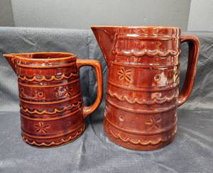 lot 108 image: Vintage Marcrest Stoneware Daisy Dot Pitchers