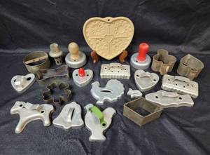 lot 112 image: Vintage Cookie Cutters